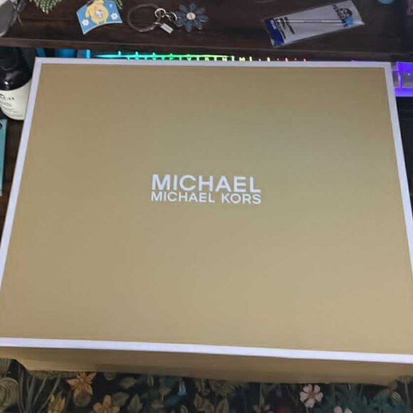 Michael Kors Hayes Leather Sneakers NEW W/BOX SOLD OUT! - Picture 5 of 6